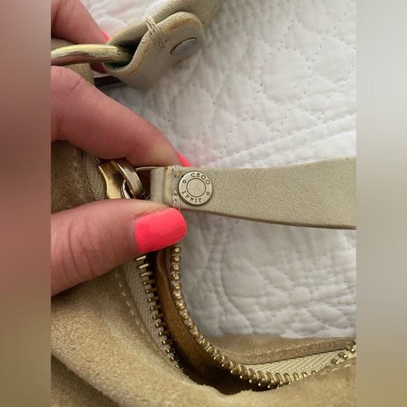 JIMMY CHOO large suede shoulder bag. Tan / beige colour, gold embellishments. - Picture 6 of 11